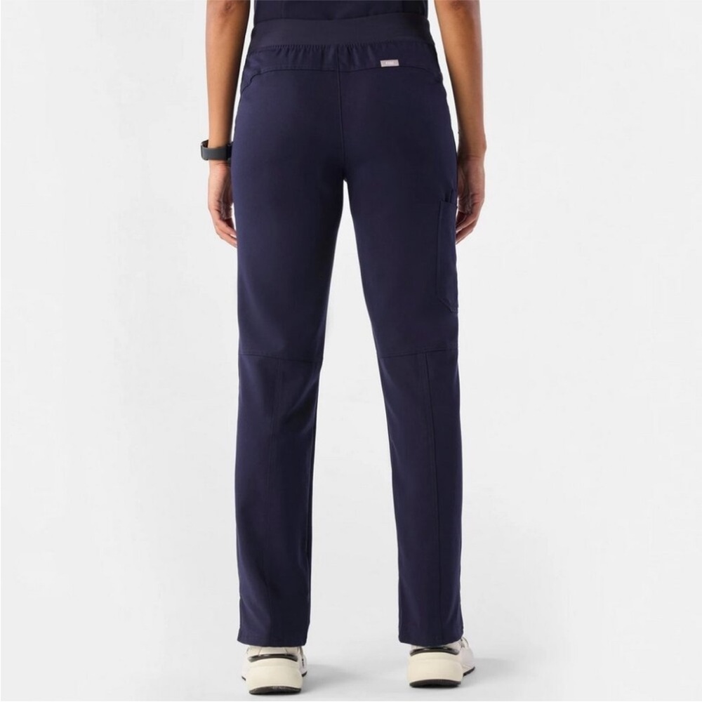 Figs Kade Cargo Scrub Pants - Picture 3 of 8